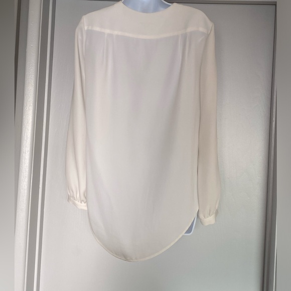 RAG & BONE white long sleeve blouse, V cut out at neck w/ snap closure Sz sm - Picture 3 of 6